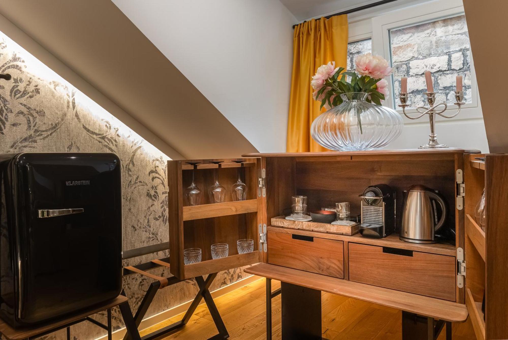 La E Bella Vi, Luxury In Old Town