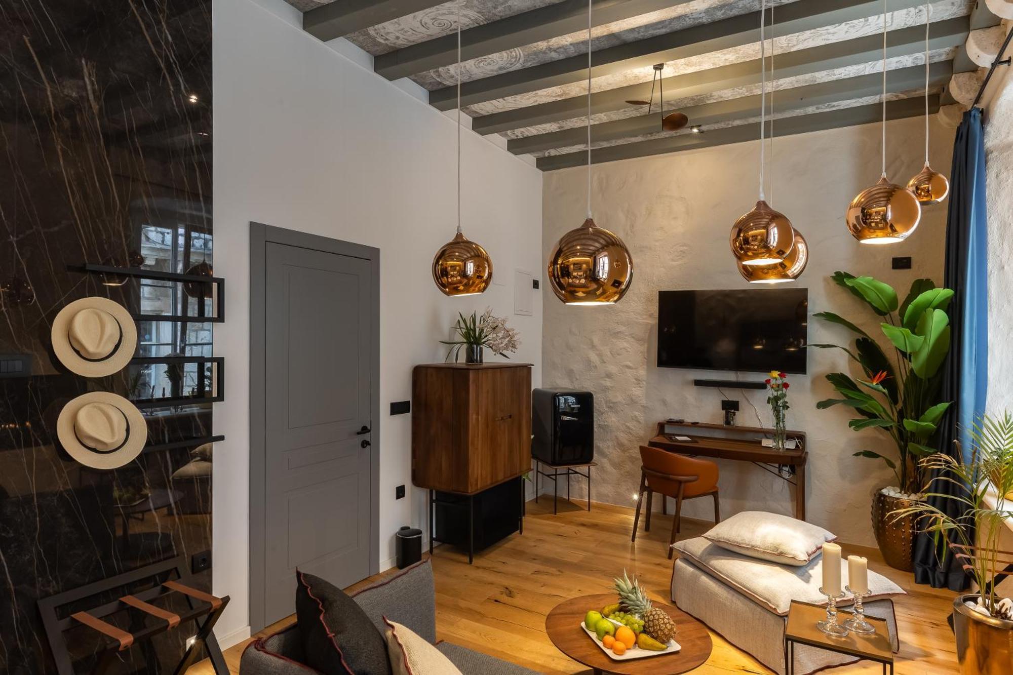 La E Bella Vi, Luxury In Old Town