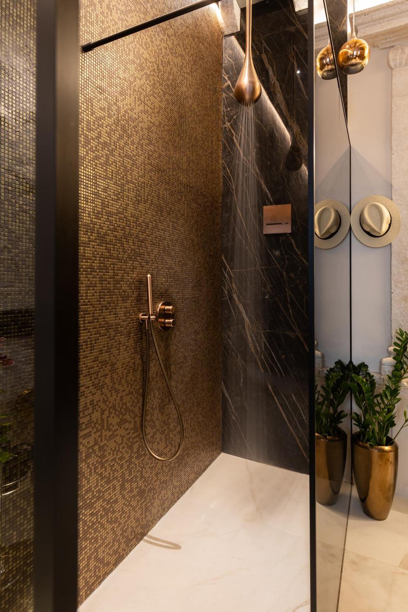 La E Bella Vi, Luxury In Old Town